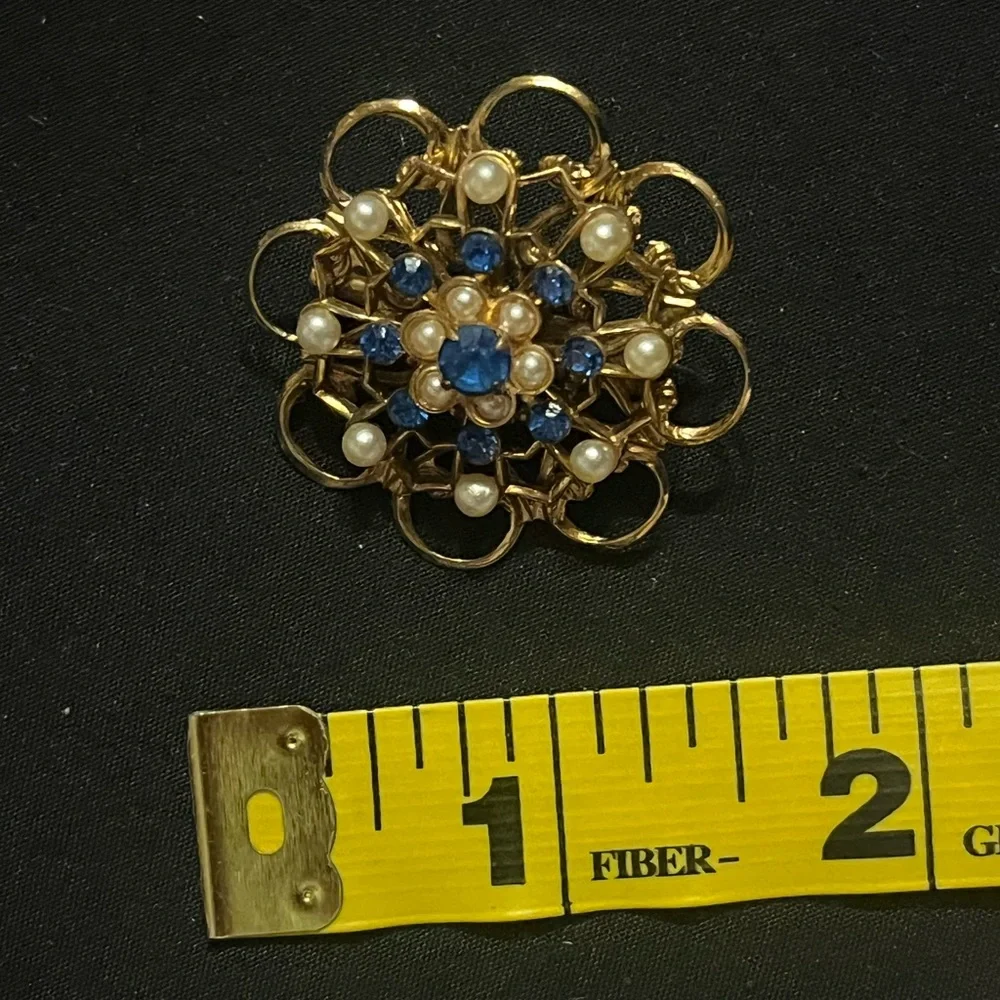 Vintage Coro Gold Tone Blue and Clear Rhinestone Starburst Brooch faux pearls